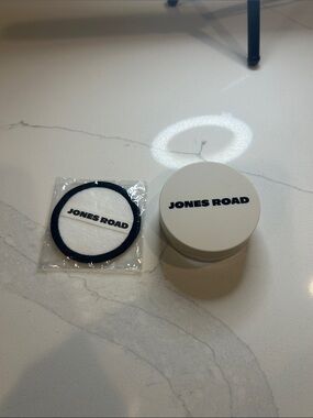 Jones Road Tinted Face Powder light shade new never used inside piece is missing